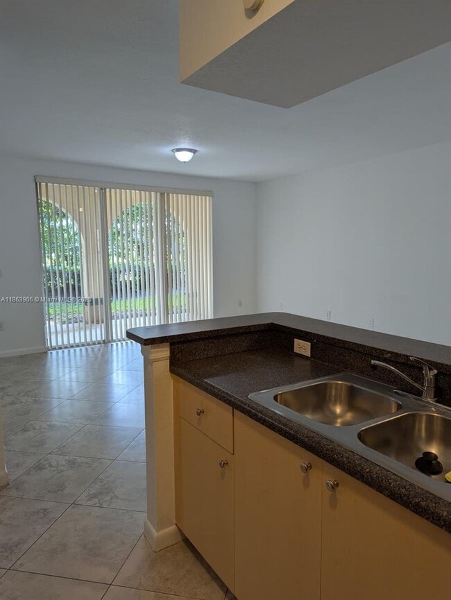 Building Photo - 2578 Centergate Dr