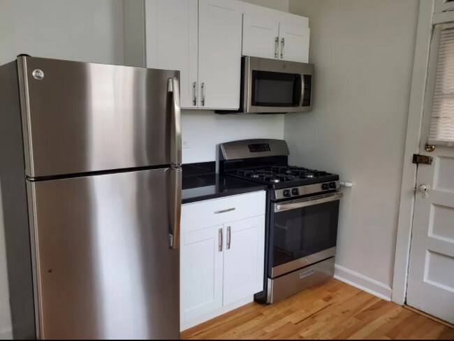 Building Photo - 4519 N Paulina St