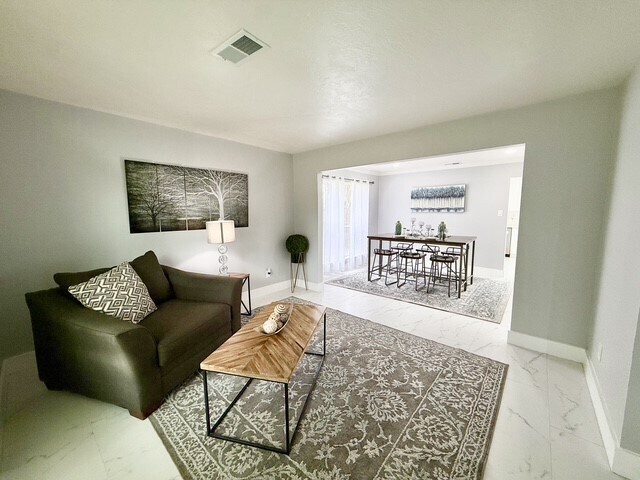 Foto del edificio - 3419 Southdown Dr