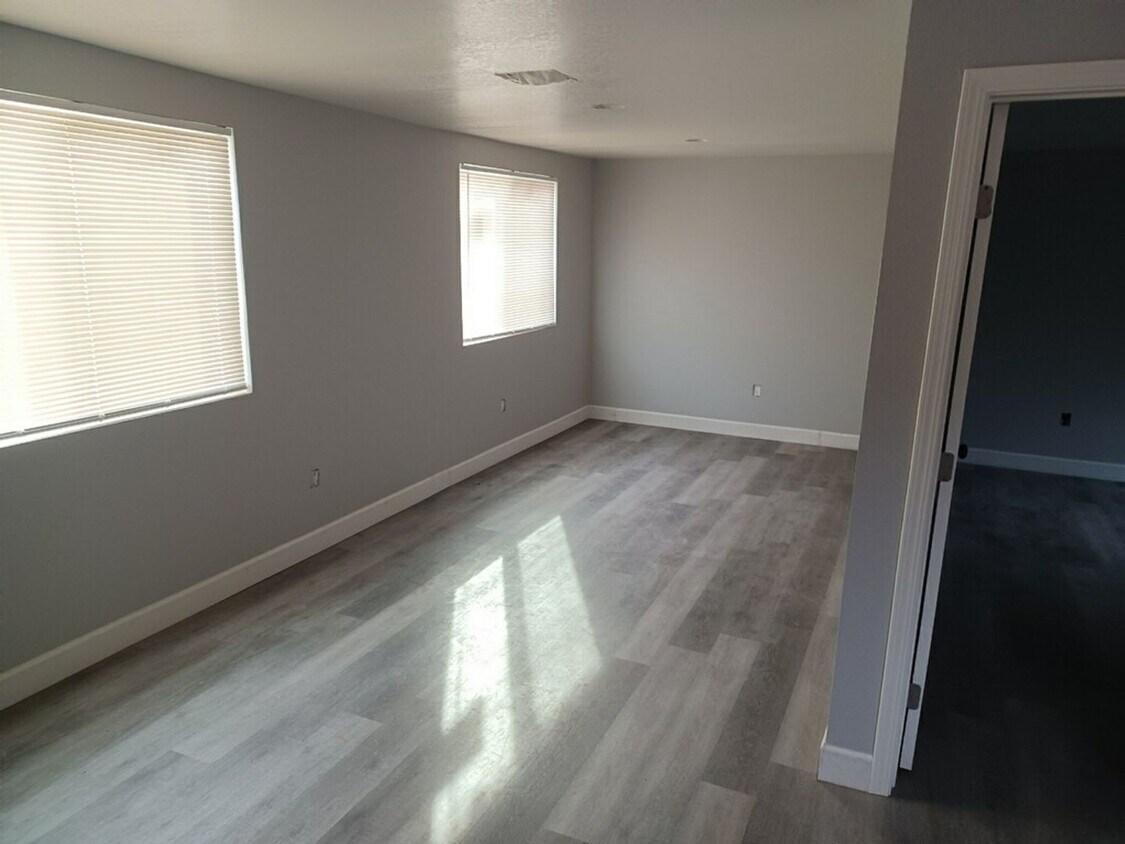 Foto del edificio - 1318-1320 El Tejon Ave