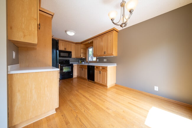 Building Photo - 1120 Westbury Path