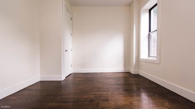 Building Photo - 3 br, 1 bath Apartment - 282 S 2nd St Apt 3D