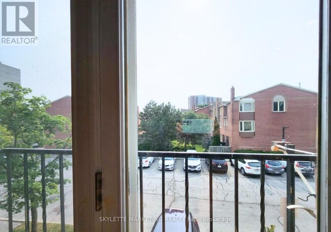 Building Photo - 6 Dowry St