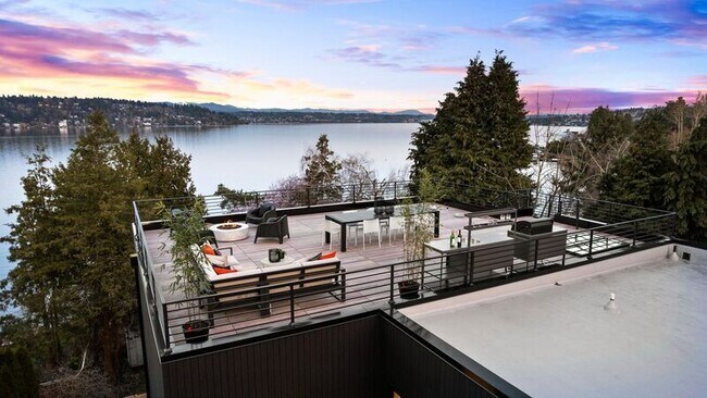 Building Photo - 7922 1/2 Seward park Ave S