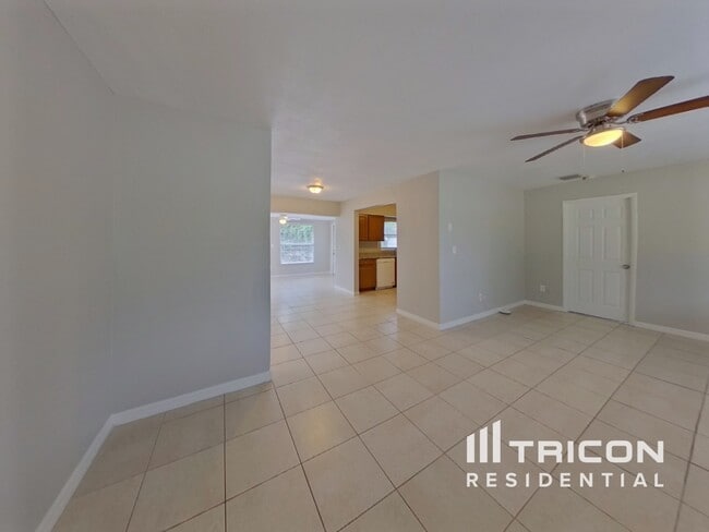 Building Photo - 2529 Brentwood Dr