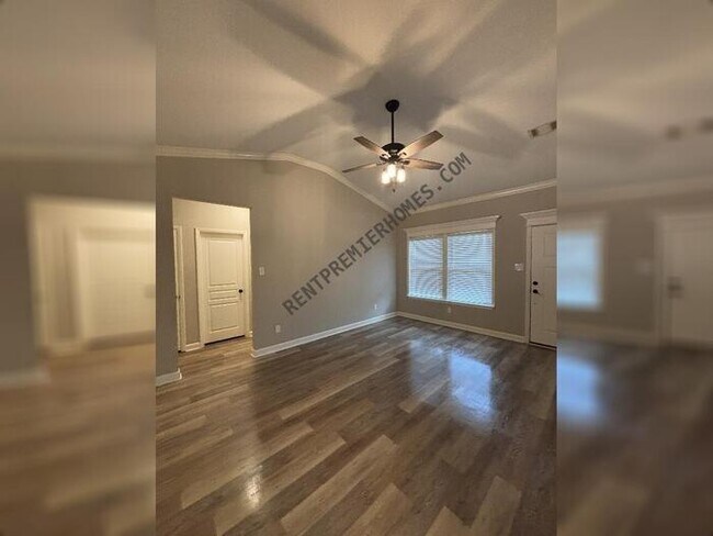 Foto del edificio - 32 Woodhaven Dr