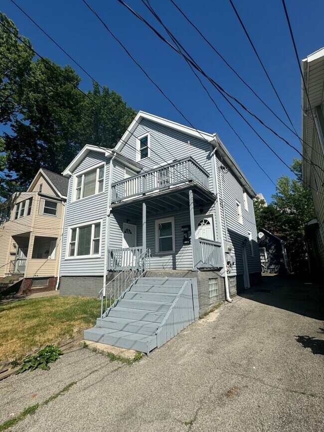 Foto del edificio - 15786 Mandalay Ave