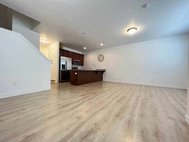 Foto del edificio - 3 Bedroom/2 Bathroom Townhome In Bluffdale