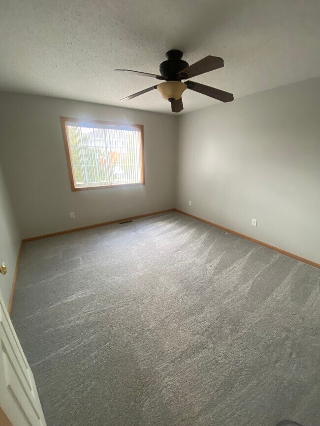 Foto del edificio - 2444 Yellowstone Dr