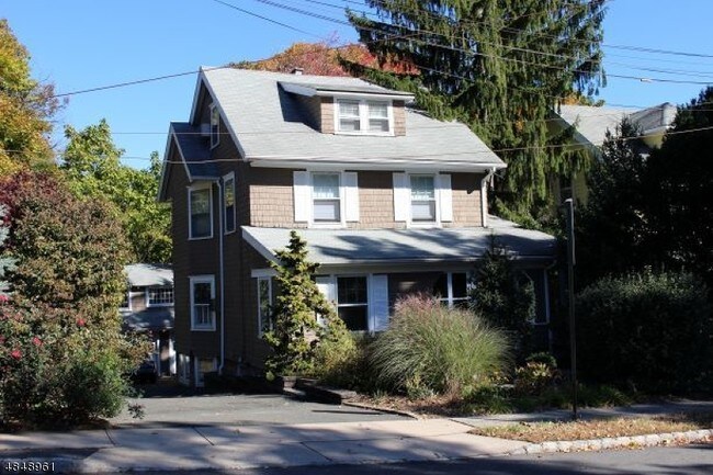 Building Photo - 9 Laurel Pl