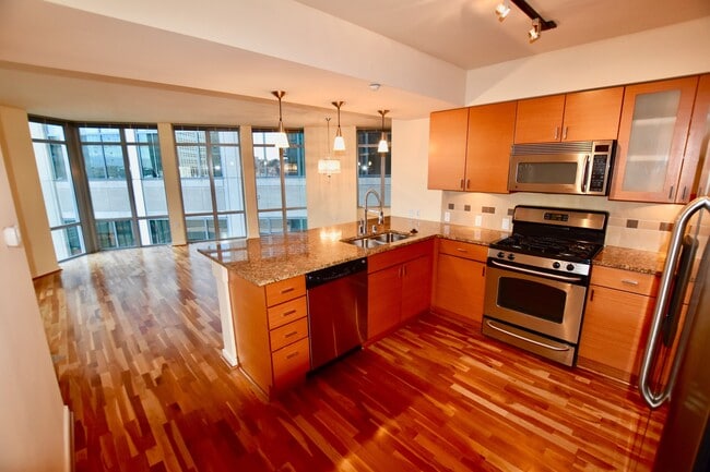 Beautiful Downtown 2 Bedroom Condo - Spaci... - Beautiful Downtown 2 Bedroom Condo - Spaci...