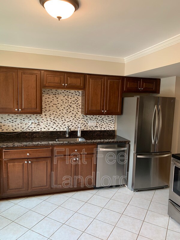Building Photo - 6584 Yadkin Ct