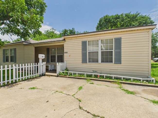 Photo - 2702 Cavitt Ave House