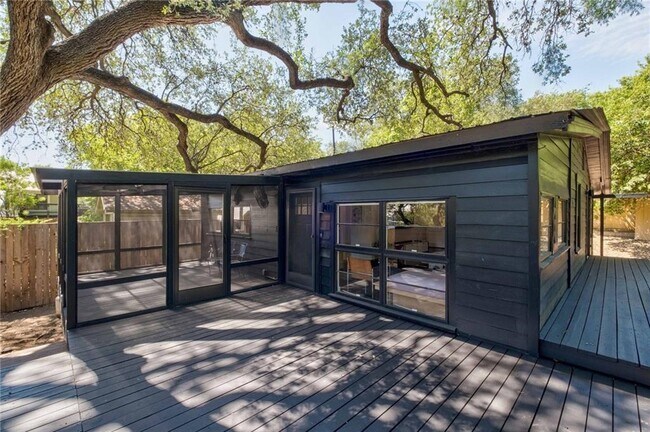 Foto del edificio - 503 E Live Oak St