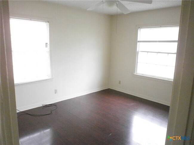 Foto del edificio - 1601 Elkins Ave