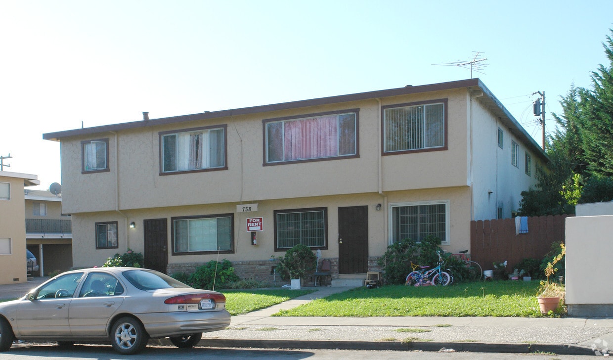 Building Photo - 738 Carmel Ave