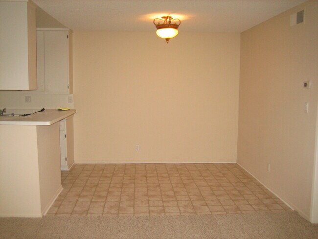 Dining - 5320 Zelzah Ave
