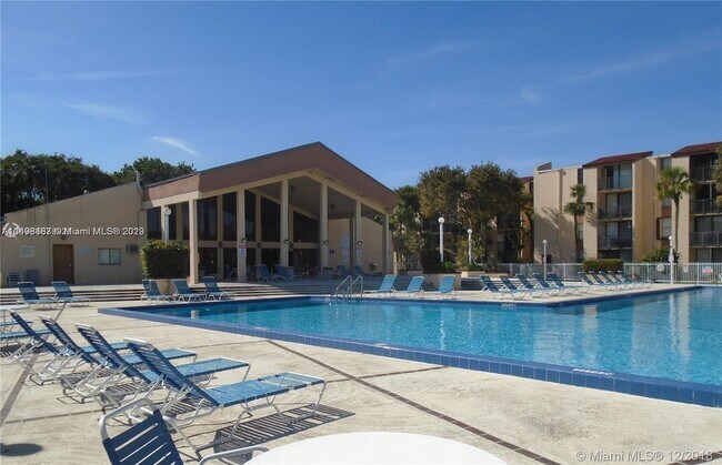 Building Photo - 14415 N Kendall Dr