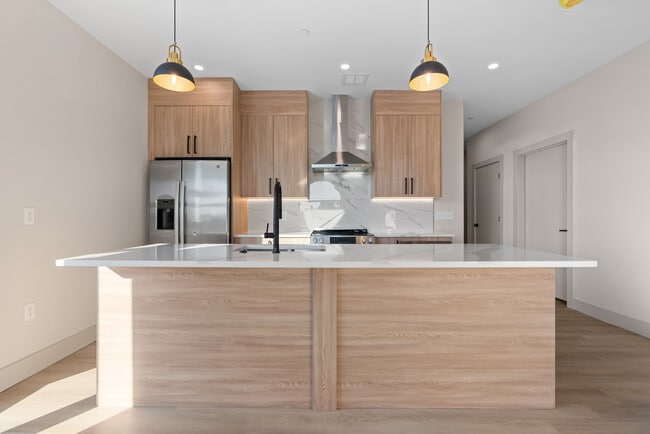 Building Photo - Ella