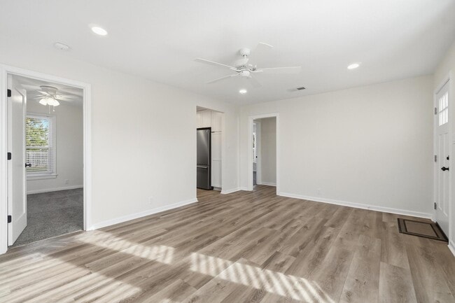 Building Photo - 242 College Dr