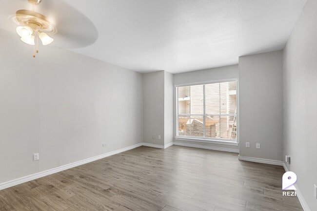 Building Photo - 4400 Memorial Dr