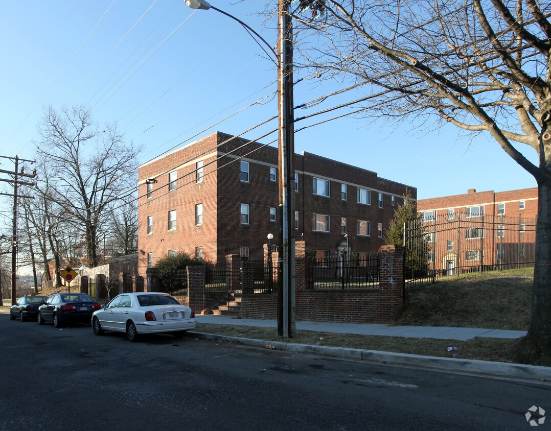 Foto principal - 3321-3325 13th St SE