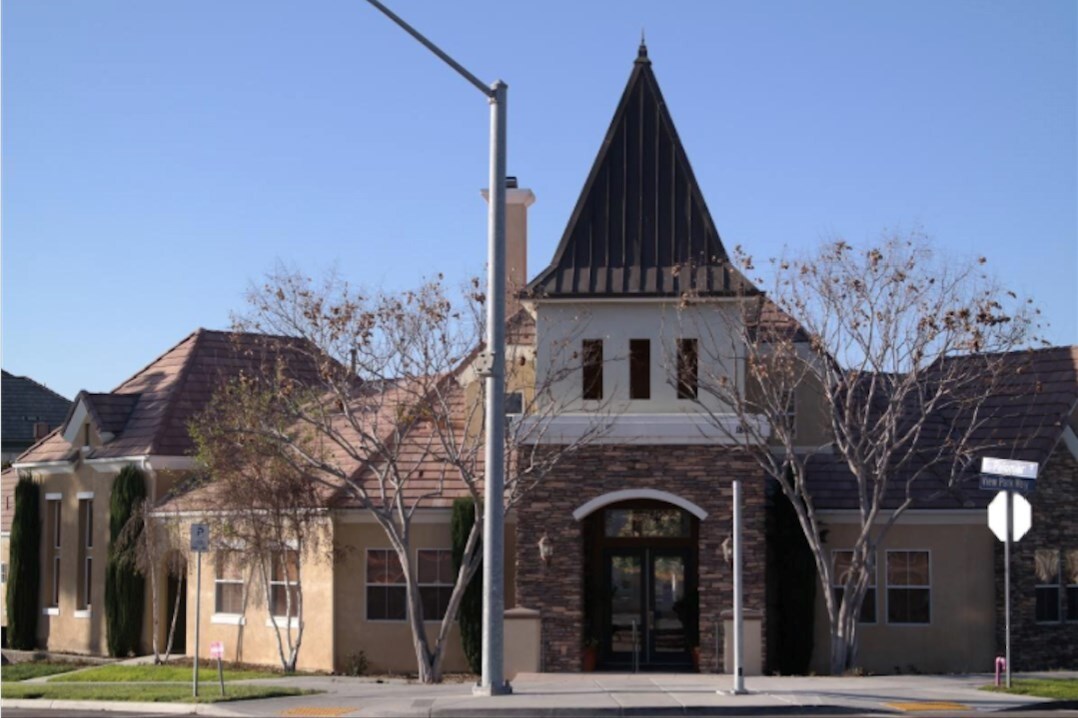 Clubhouse - 1875 Cannes Pl