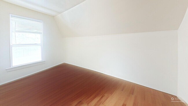 Building Photo - 10 Walnut St