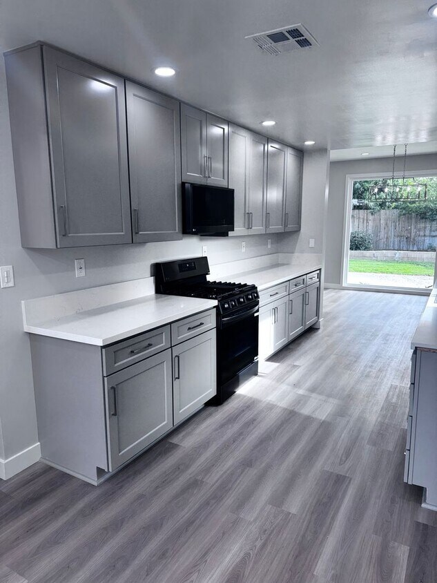 Spacious 3 Bed 2 Bath in 55+ Community, In... - Spacious 3 Bed 2 Bath in 55+ Community, In...