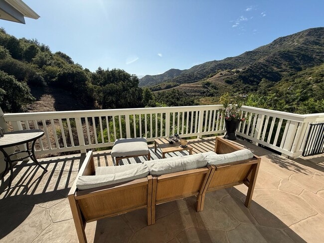 Building Photo - Ojai Views