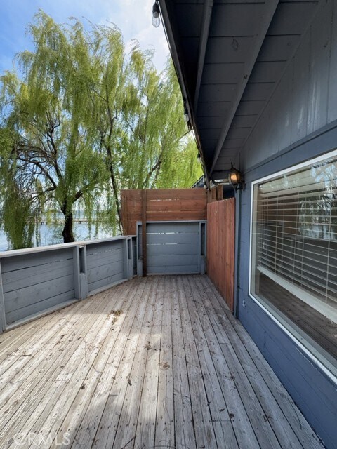 Foto del edificio - 3230 Lakeshore Blvd