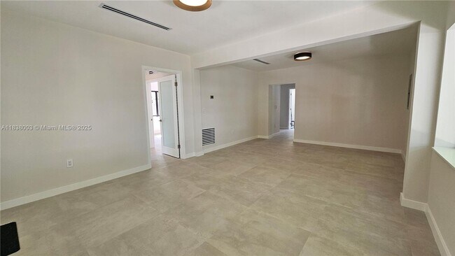 Foto del edificio - 424 NE 63rd St
