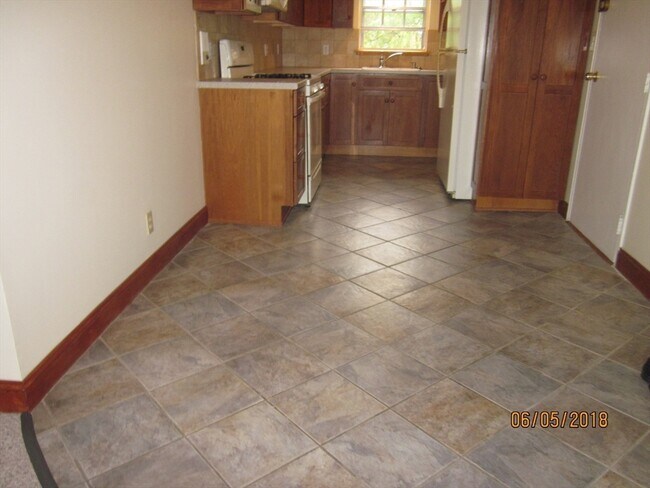 Foto del edificio - 140 Lake Shore Rd