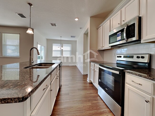 Building Photo - 460 Sandstone Dr