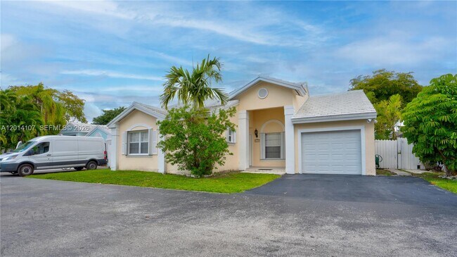 Building Photo - 6410 SW 112th Pl