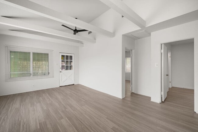 Building Photo - Historic Hyde Park Gem: Fully Renovated 2-...