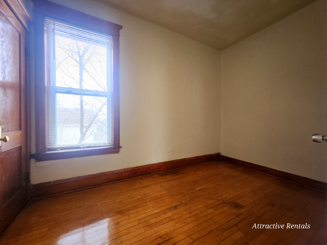 Foto del edificio - 1338 S Springfield Ave