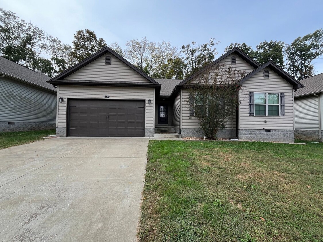 Primary Photo - 3BR 2BA Home in Greystone Subdivision - So...