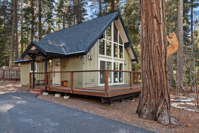 Building Photo - 319 Pine St