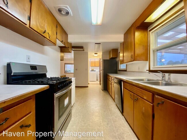 Building Photo - 3 br, 1.5 bath House - 20435 14th Ave S