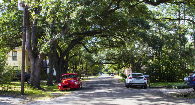 neighborhood - 404 S Hood St