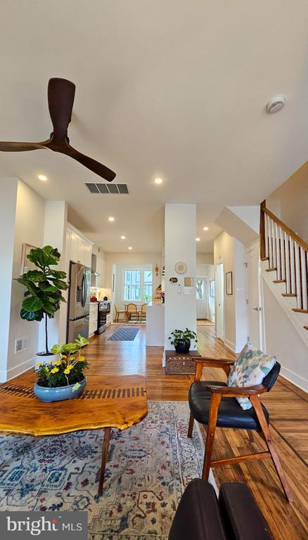 Foto del edificio - 3206 Warder St NW