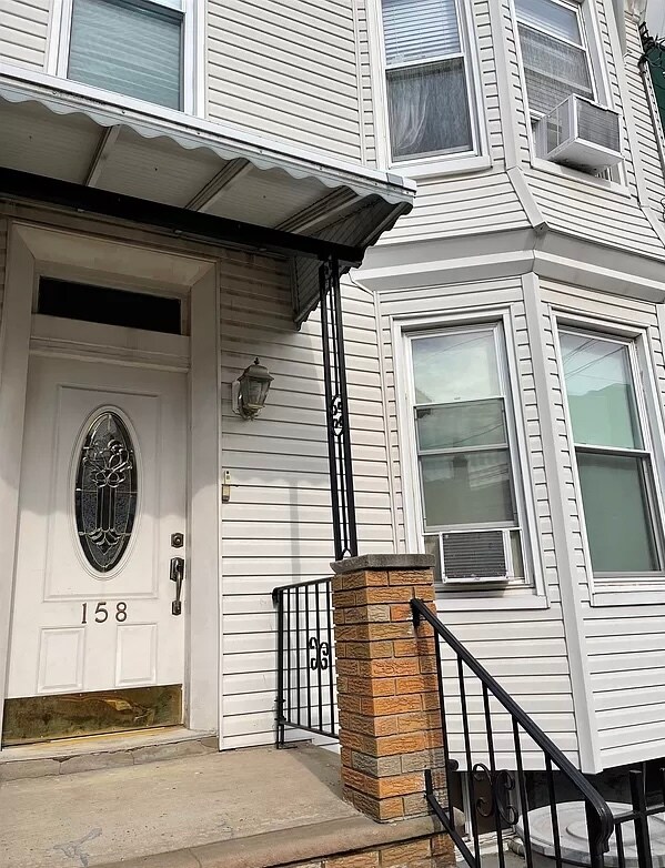 Foto principal - 158 Hopkins Ave