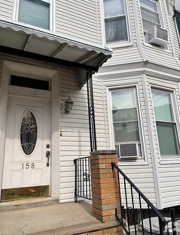 Building Photo - 158 Hopkins Ave