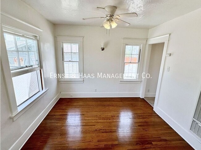 Building Photo - 926 1/2 Newport Ave-