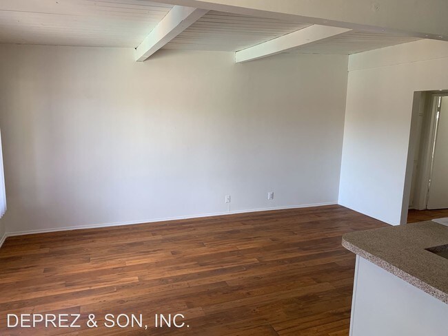 Building Photo - 622 W 21st St