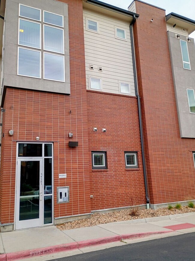 Foto del edificio - 14301 E Tennessee Ave