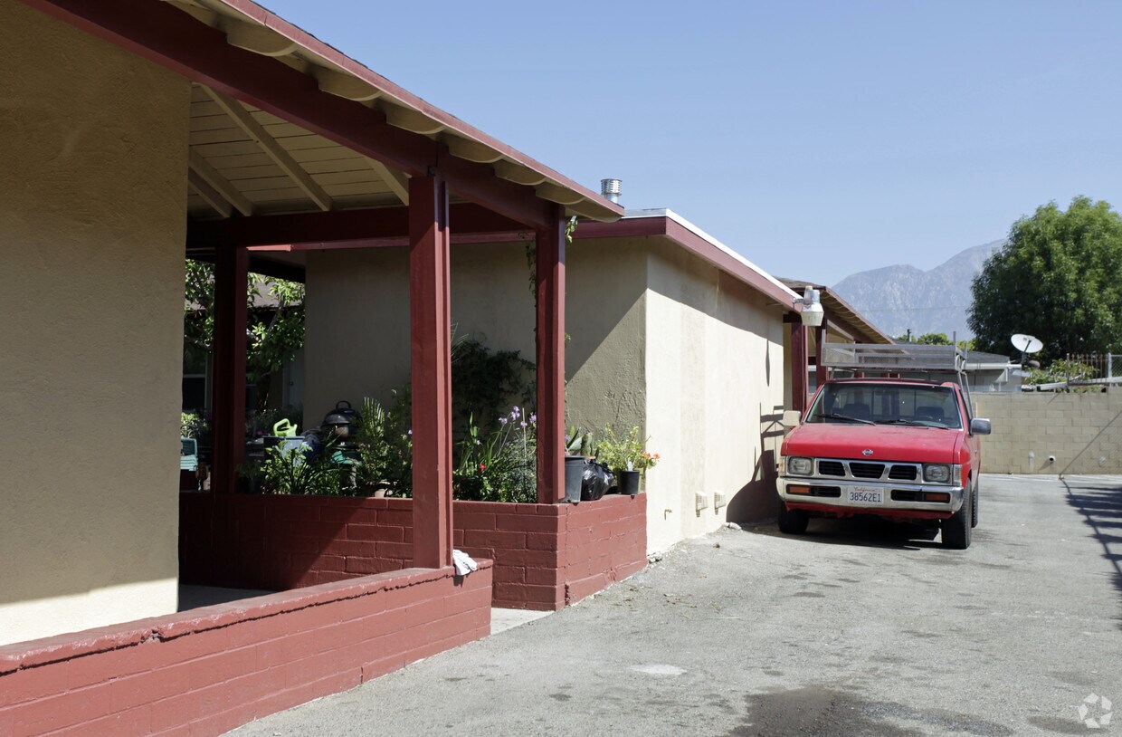 Building Photo - 160-162 N 13th Ave