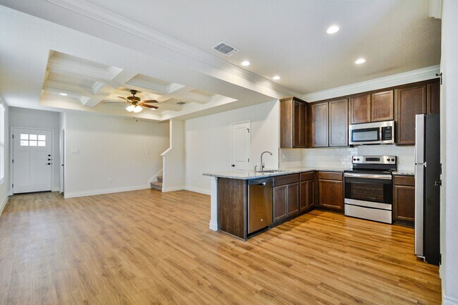 Foto del edificio - **2 Weeks Free!** Beautiful 3 Bedroom Duplex in New Braunfels – Modern Finishes & Great Layout!
