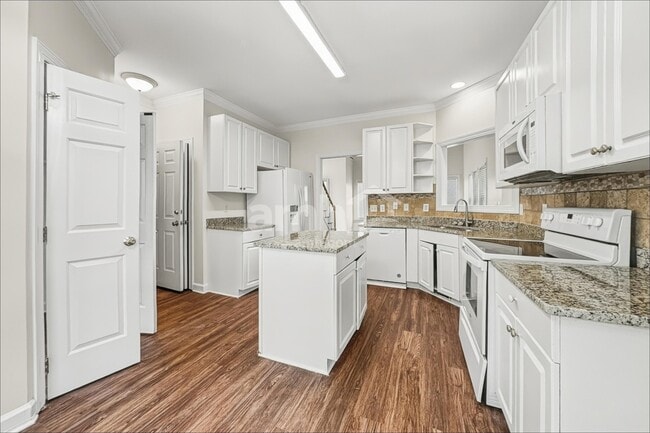 Building Photo - 2713 Denbel Cir
